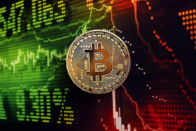 Крупные держатели биткоина начали массово переводить монеты на биржи